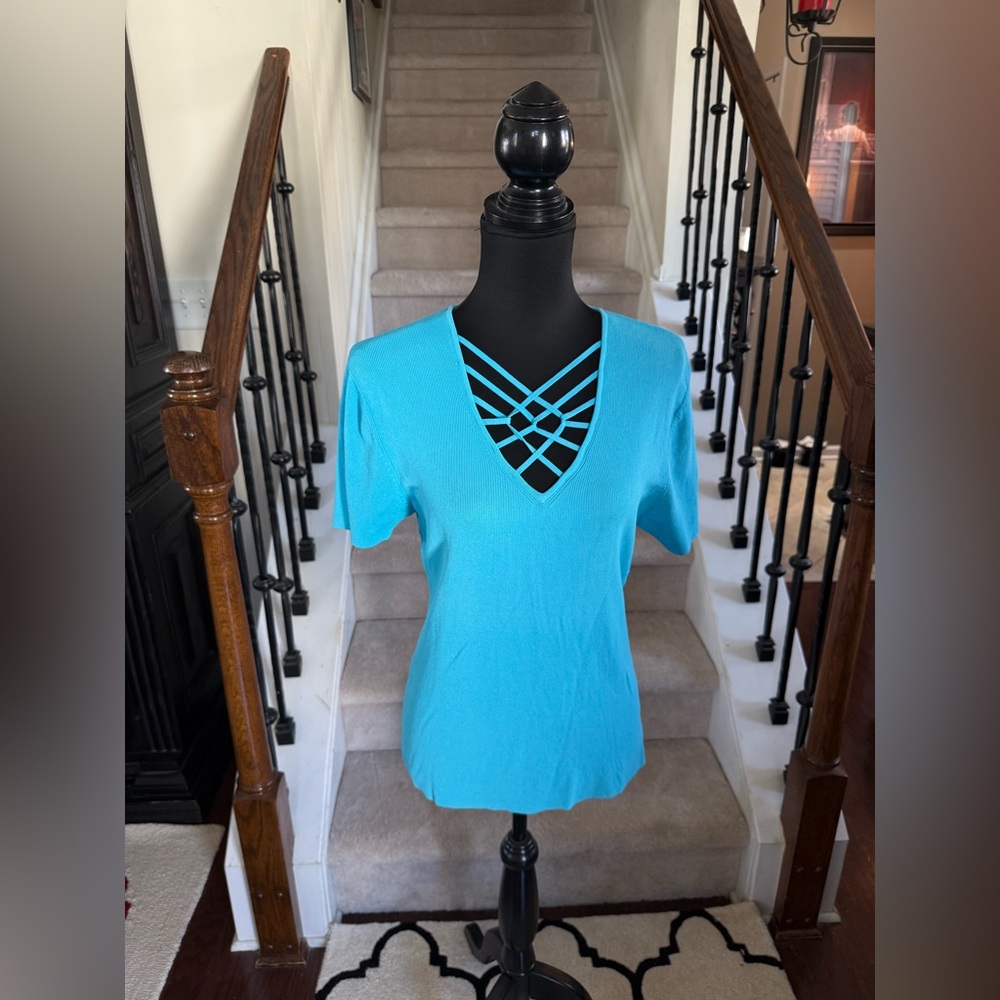 Women's Short Sleeve V-Neck Tee with Lattice Detail - Blue